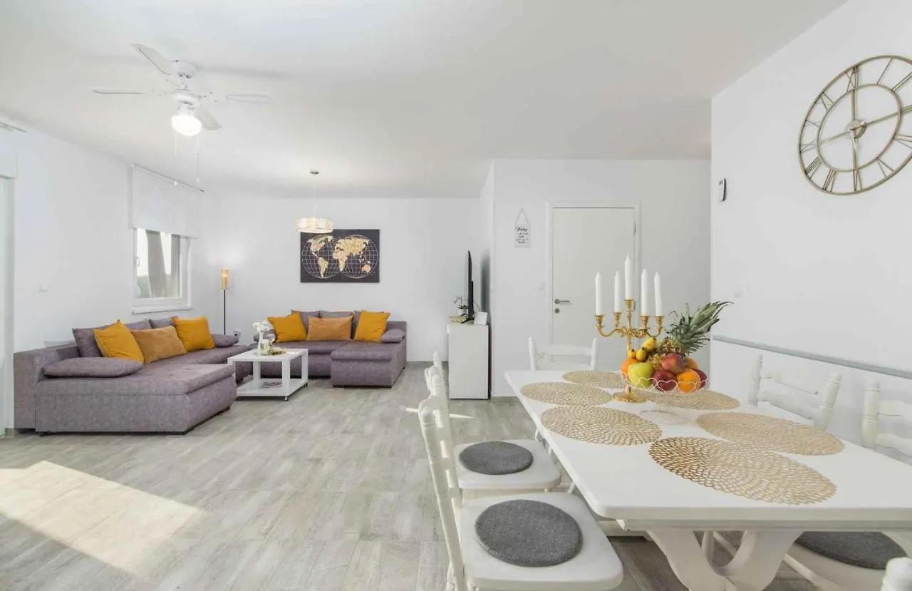 Holiday Home In Buroli - Istrien 41753 0*,  Chorwacja